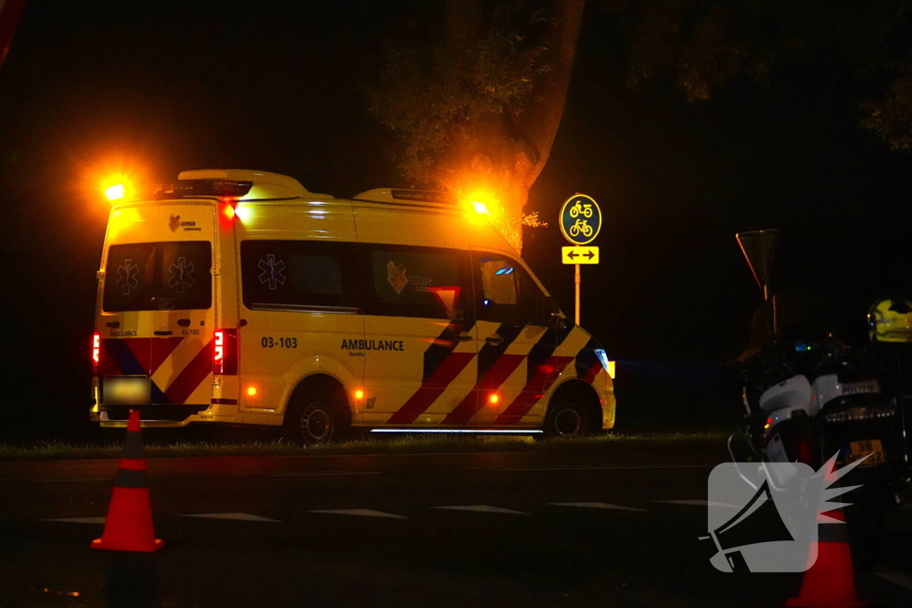 Motorrijder zwaargewond bij botsing met auto