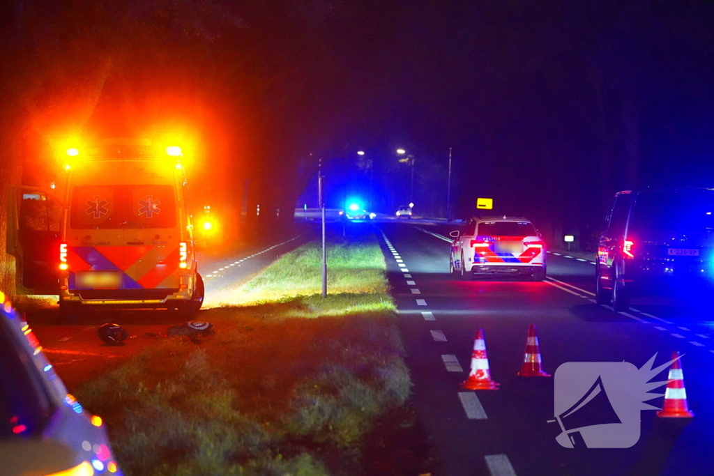 Motorrijder zwaargewond bij botsing met auto