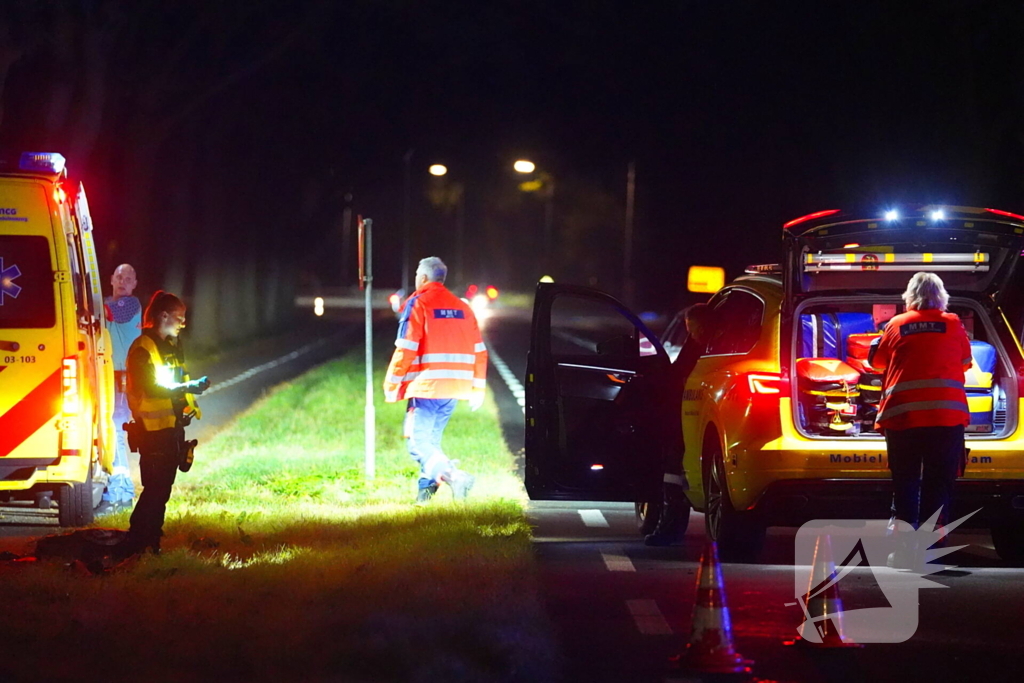 Motorrijder zwaargewond bij botsing met auto