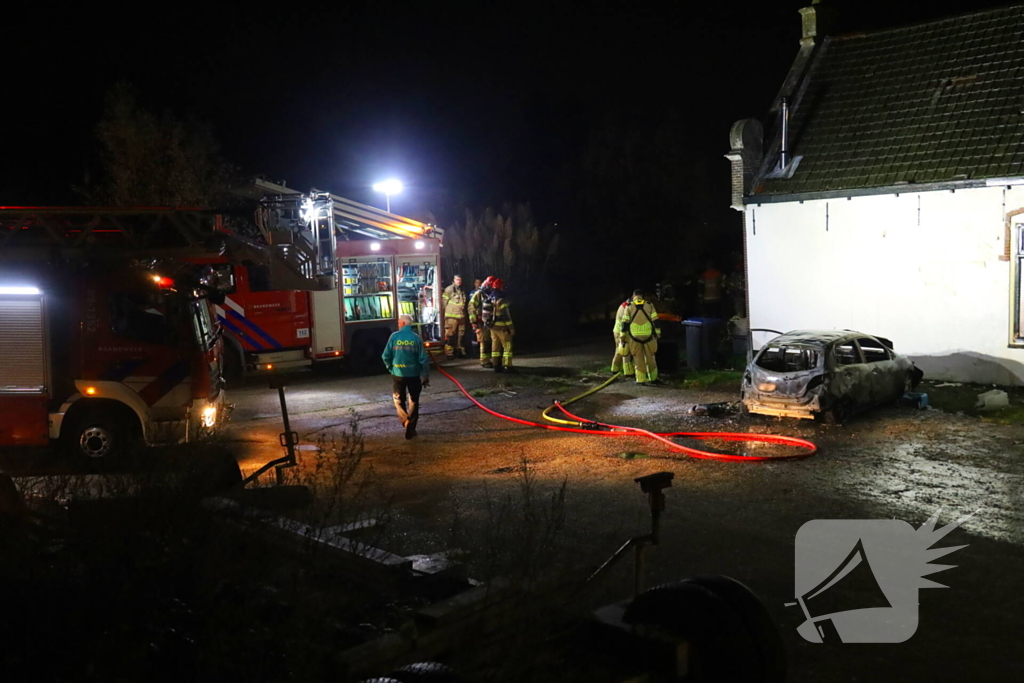 Auto totaal verwoest door brand