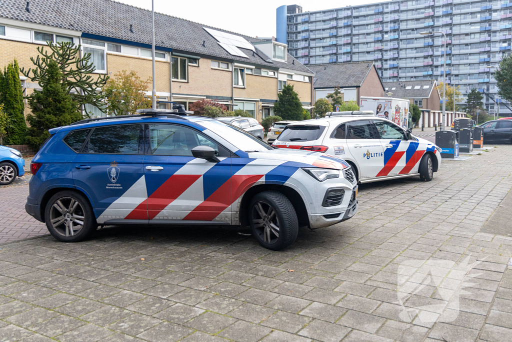 Man aangehouden na conflict bij woning, voertuig doorzocht op mogelijk vuurwapen