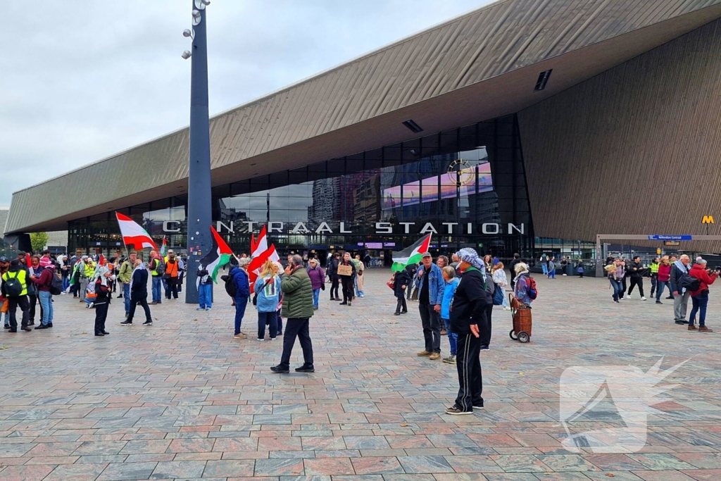 Grote opkomst bij demonstratie Centraal Station