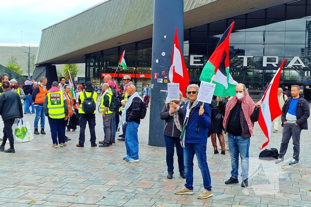 Grote opkomst bij demonstratie Centraal Station