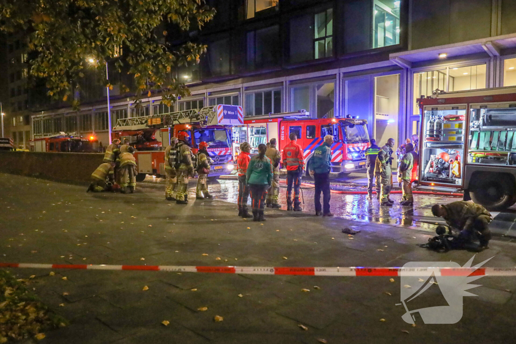 Bewoners op straat door grote brand in appartement