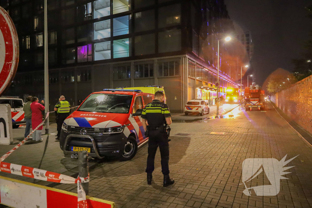 Bewoners op straat door grote brand in appartement