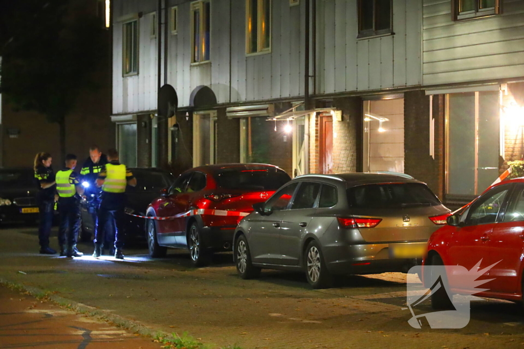 Gat in voordeur door explosie