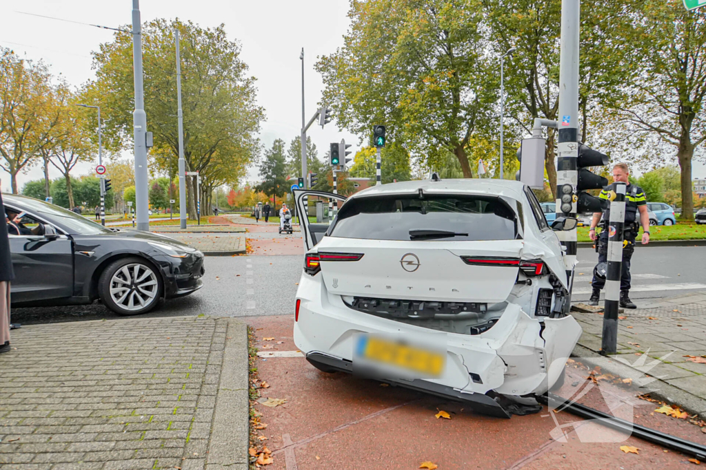 Veel schade bij aanrijding tussen twee voertuigen