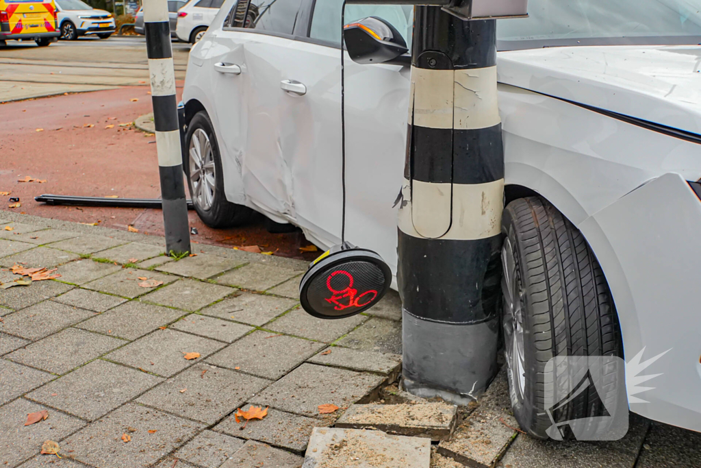 Veel schade bij aanrijding tussen twee voertuigen