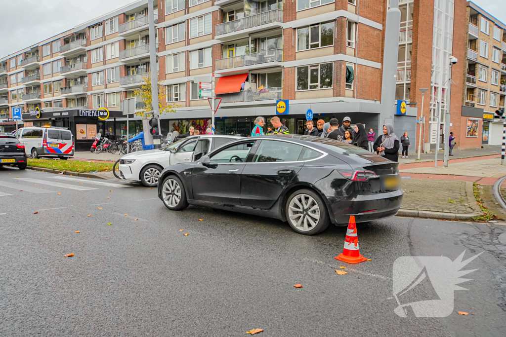 Veel schade bij aanrijding tussen twee voertuigen