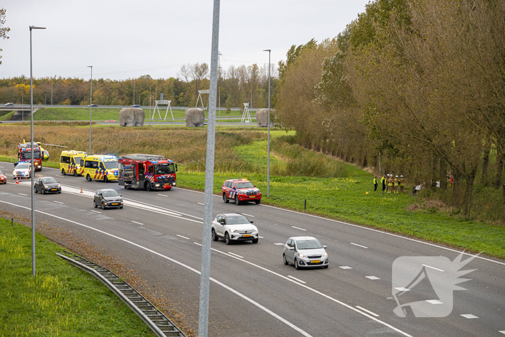 Traumahelikopter landt op snelweg bij ongeval