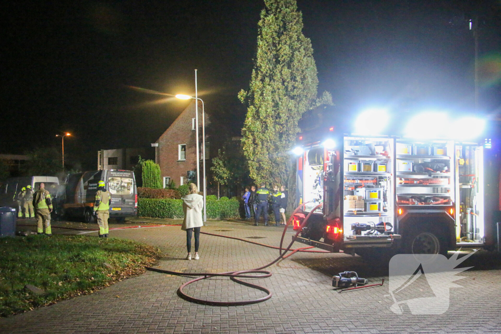 Bestelbus verwoest bij brand