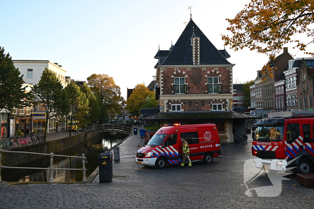 Persoon gered na val in het water