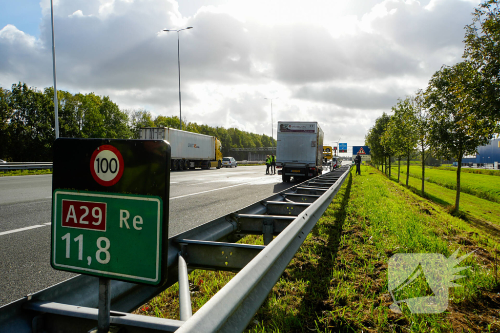 Cabine van meubelbezorger volledig uitgebrand op snelweg