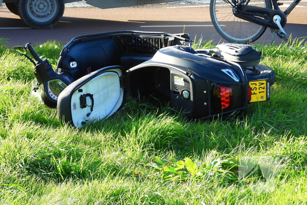 Scooterrijder gewond bij botsing met auto