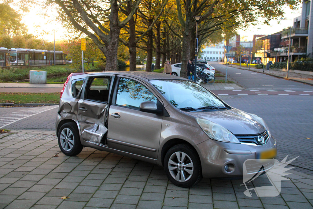 Personenwagen in botsing met tram