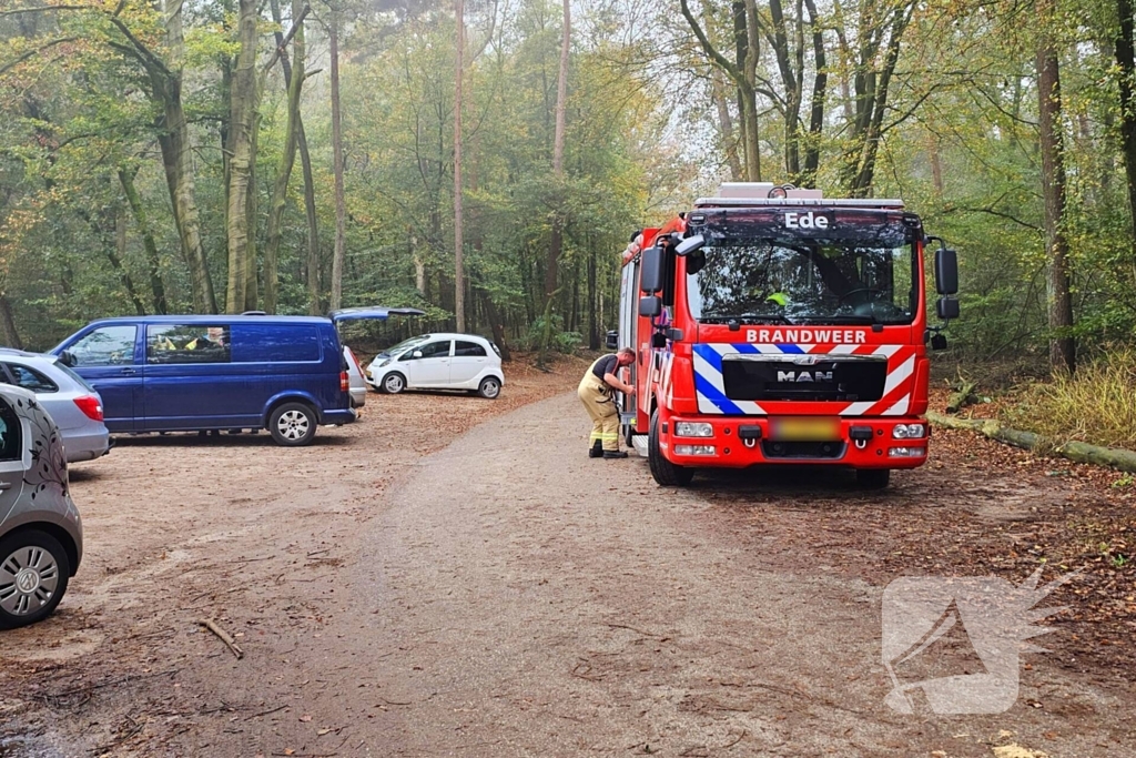 Brandweer redt hond uit benarde situatie