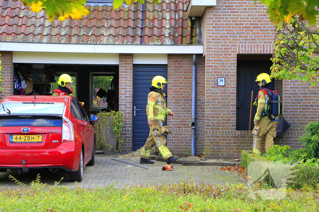 Bewoner doorboord gasleiding