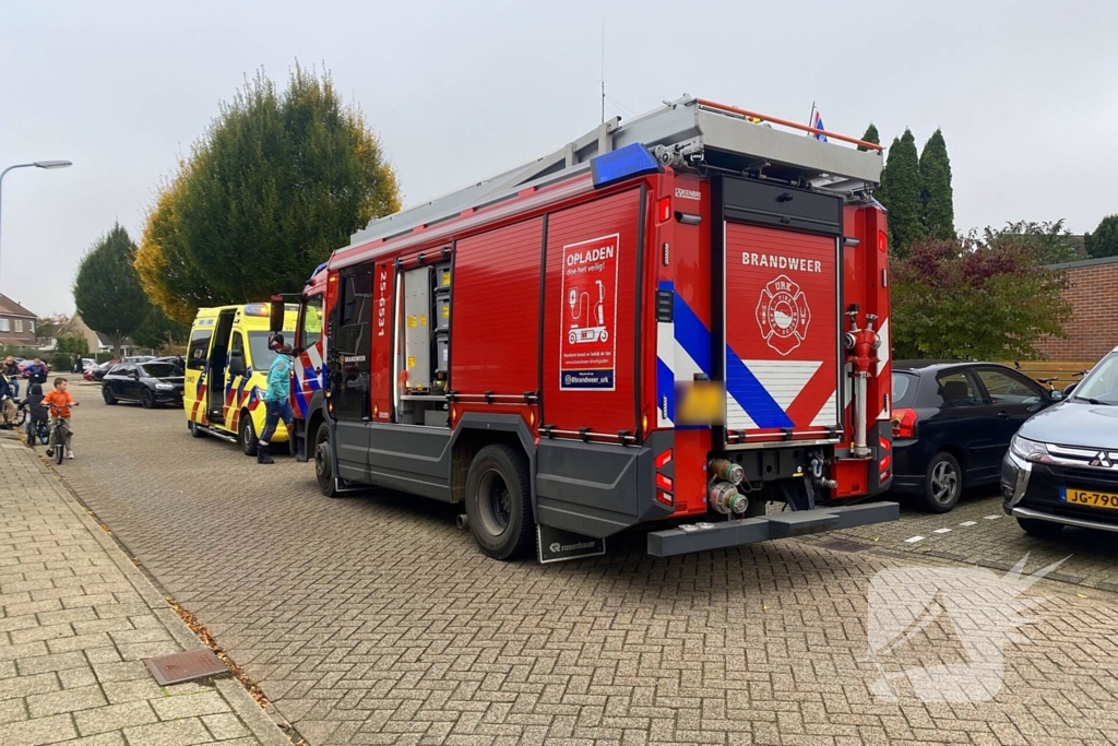 Brandweer tikt ruit in om ambulancedienst toegang tot woning te verlenen