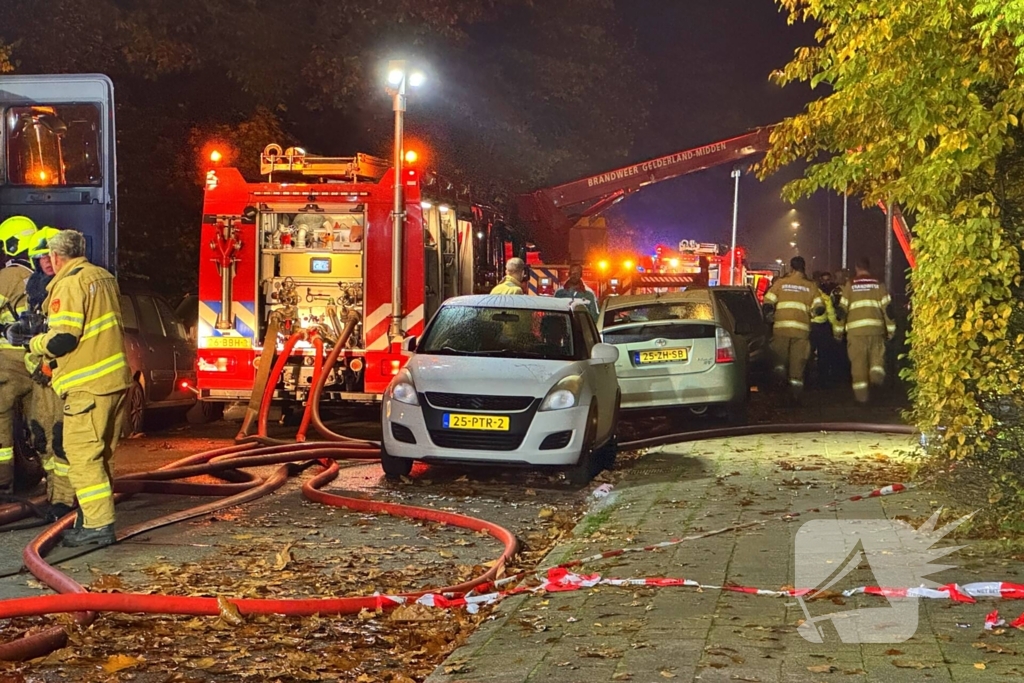 Dode bij zeer grote brand in flat na explosie