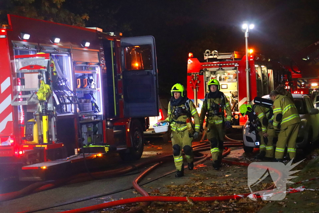 Dode bij zeer grote brand in flat na explosie