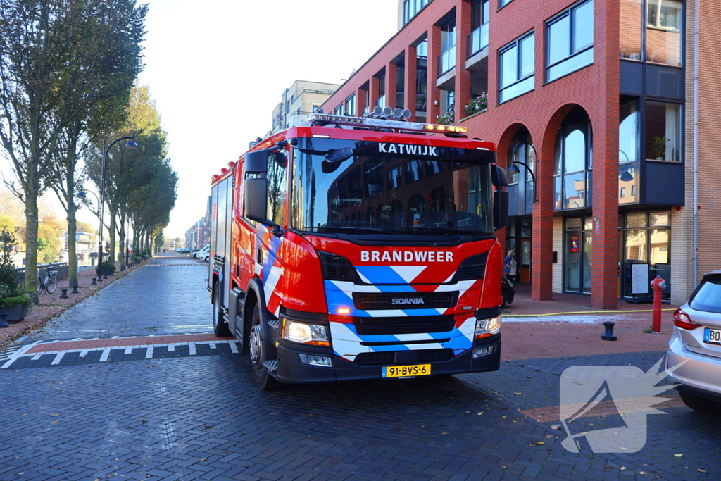 Oldtimer verliest brandstof in parkeergarage