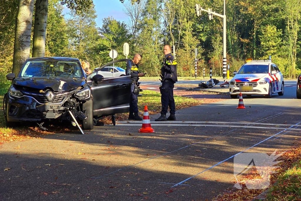 Bestuurster verliest controle en botst tegen verkeersbord