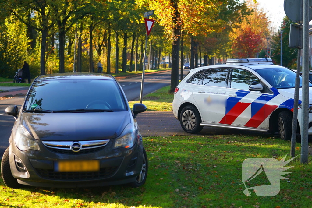 Fietsster ten val bij aanrijding op kruising