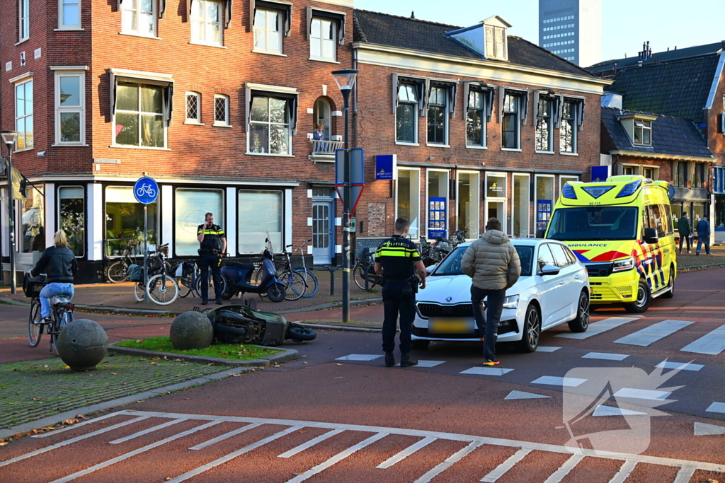 Scooterrijder gewond bij botsing met auto