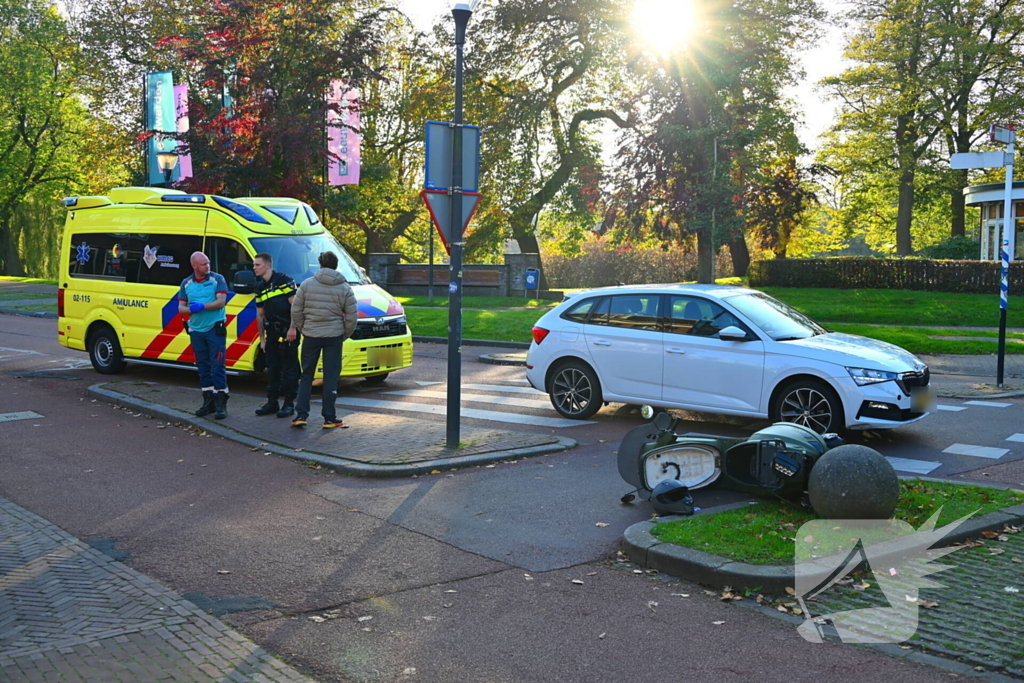 Scooterrijder gewond bij botsing met auto