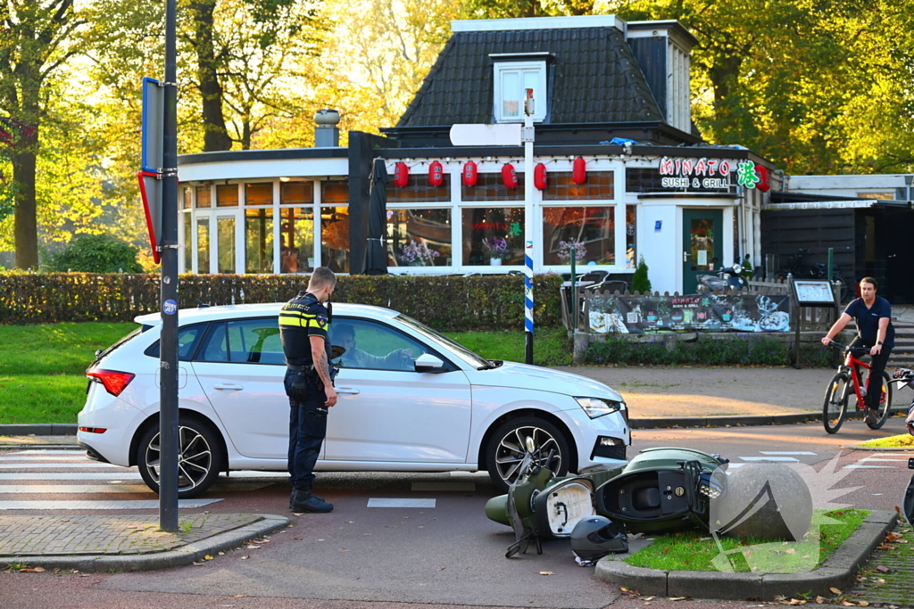 Scooterrijder gewond bij botsing met auto