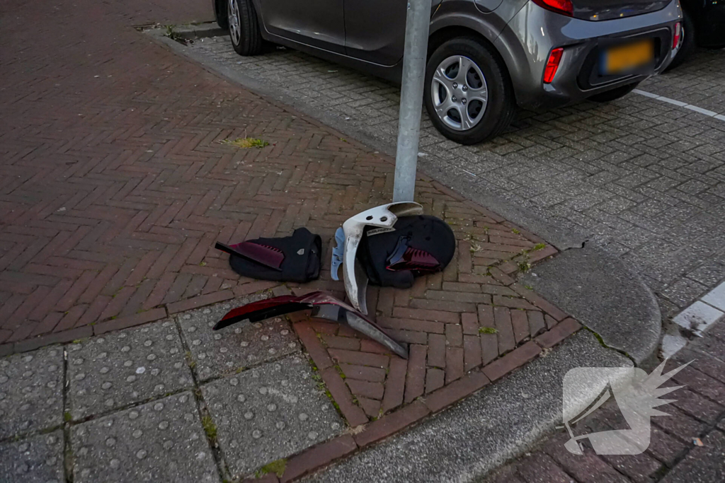 Forse schade aan bezorgauto na botsing