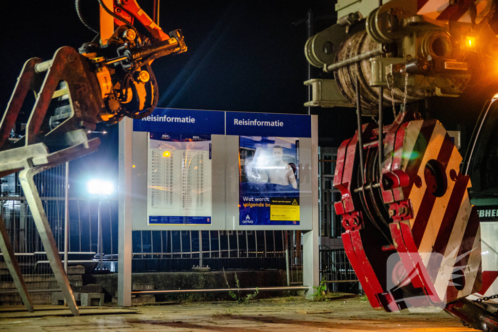 Nieuwe loopbrug van 63 000 kilo geïnstalleerd