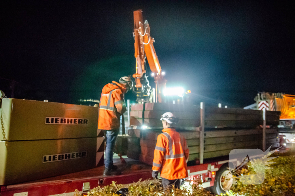 Nieuwe loopbrug van 63 000 kilo geïnstalleerd