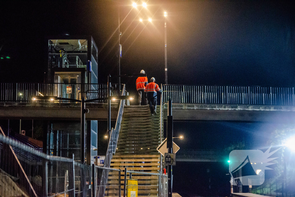 Nieuwe loopbrug van 63 000 kilo geïnstalleerd