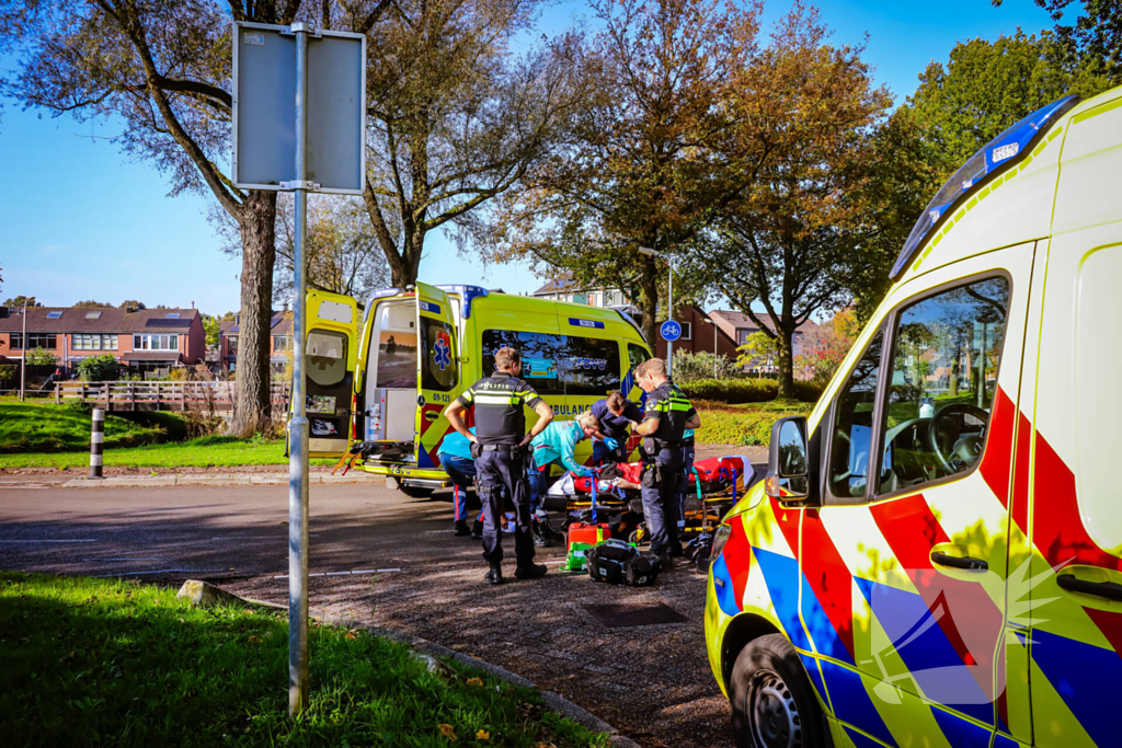 Fietsster gewond bij aanrijding met auto