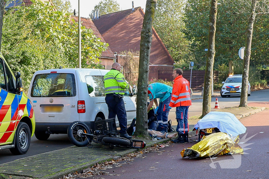 Automobilist en persoon op fatbike met elkaar in botsing