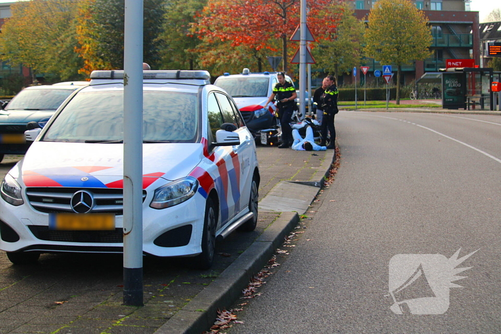 Vluchtende motorrijder komt ten val