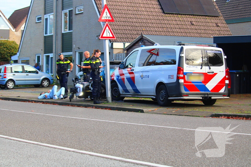 Vluchtende motorrijder komt ten val