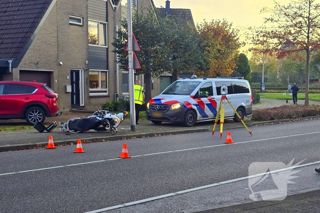 Vluchtende motorrijder komt ten val