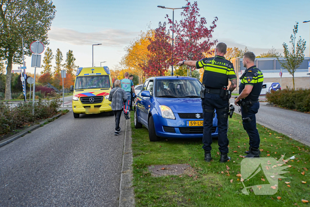 Jonge fietser ten val na botsing met auto