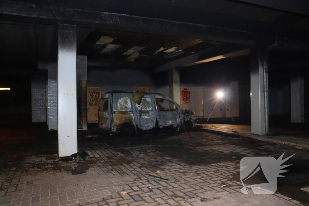 Woningen ontruimd door brand in parkeergarage