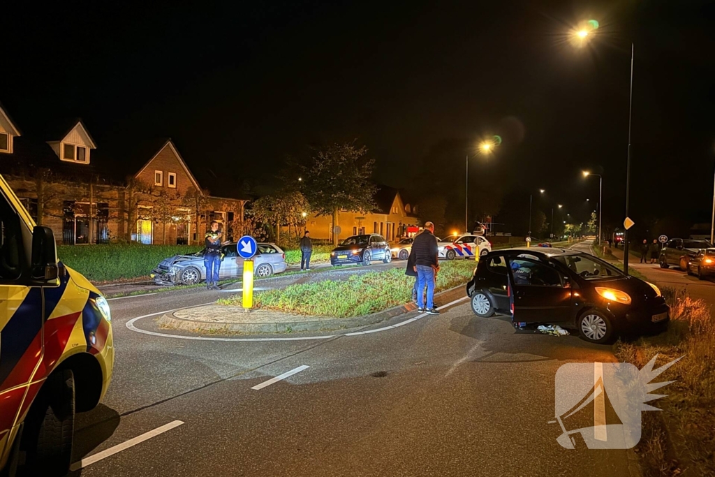 Twee voertuigen botsen achterop elkaar