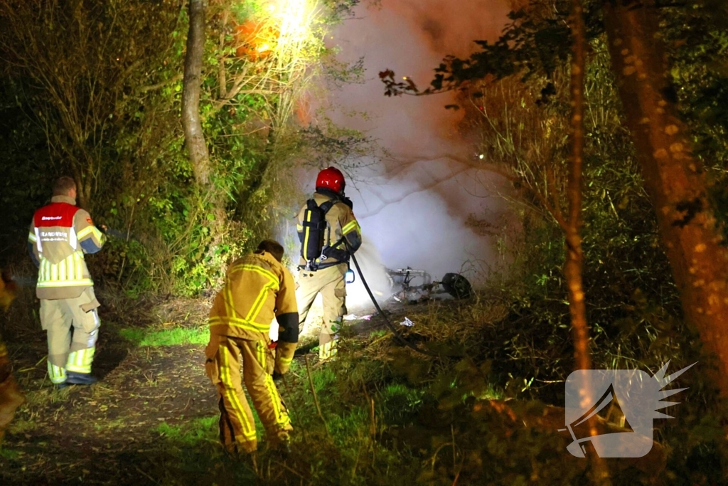 Scooter volledig verwoest door brand