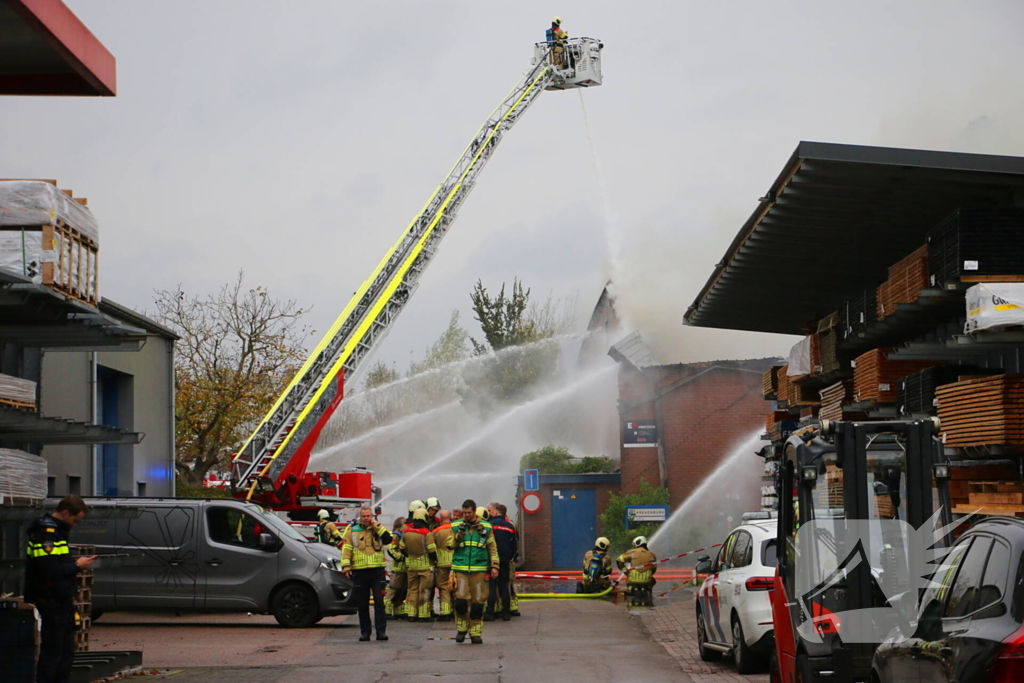 Zeer grote brand bij coatingbedrijf