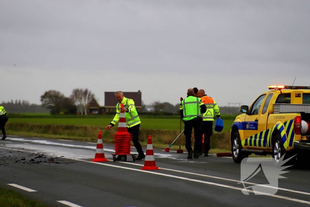 Zwaargewonde bij frontale aanrijding tussen vrachtwagen en personenauto