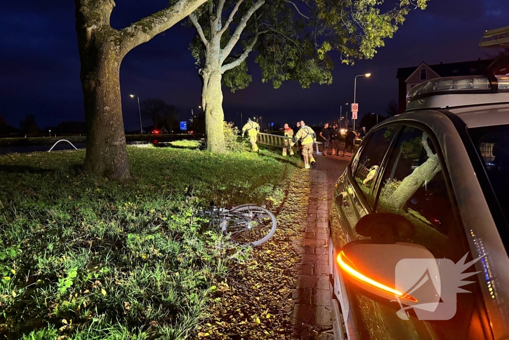 Zoektocht door duikers naar persoon te water