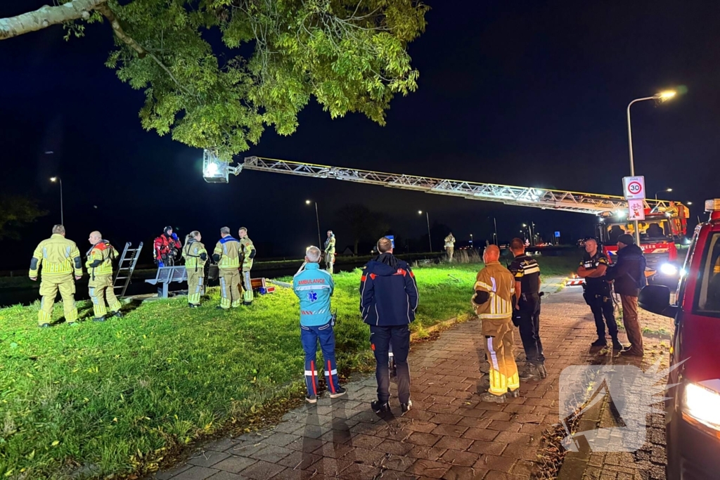 Zoektocht door duikers naar persoon te water