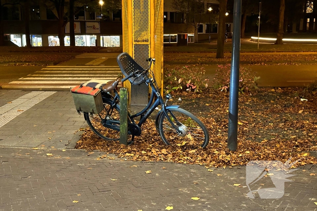 Voorbijgangers treffen gevallen fietser aan