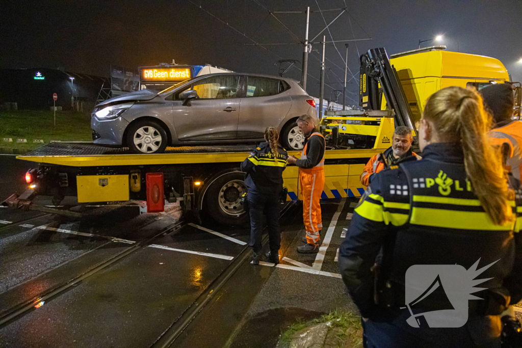 Tram ontspoord na aanrijding met personenauto