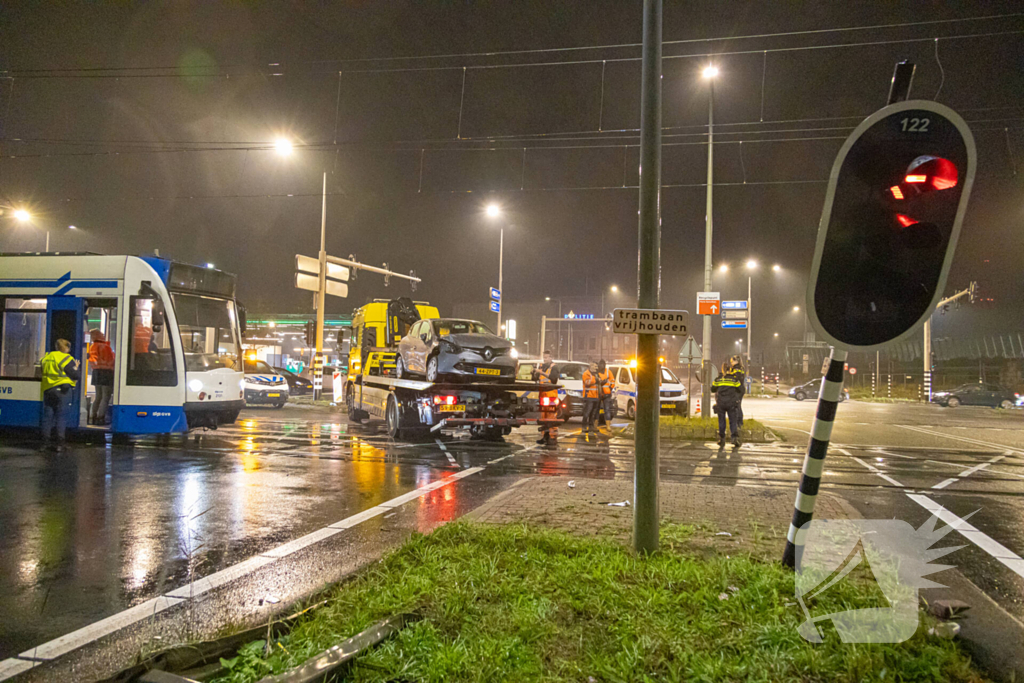 Tram ontspoord na aanrijding met personenauto